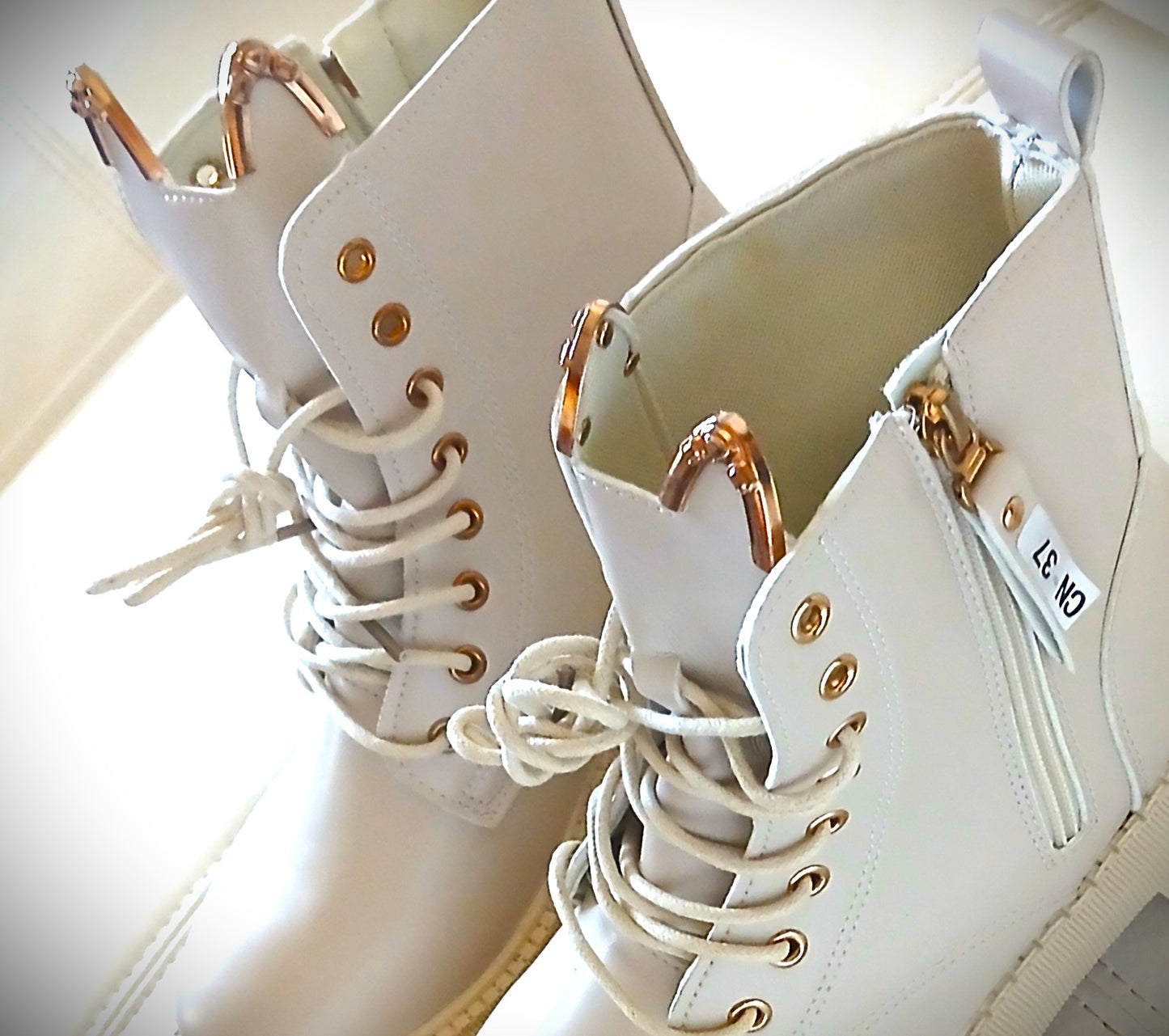 Ankle Creamy White Kitty-Ear Booties