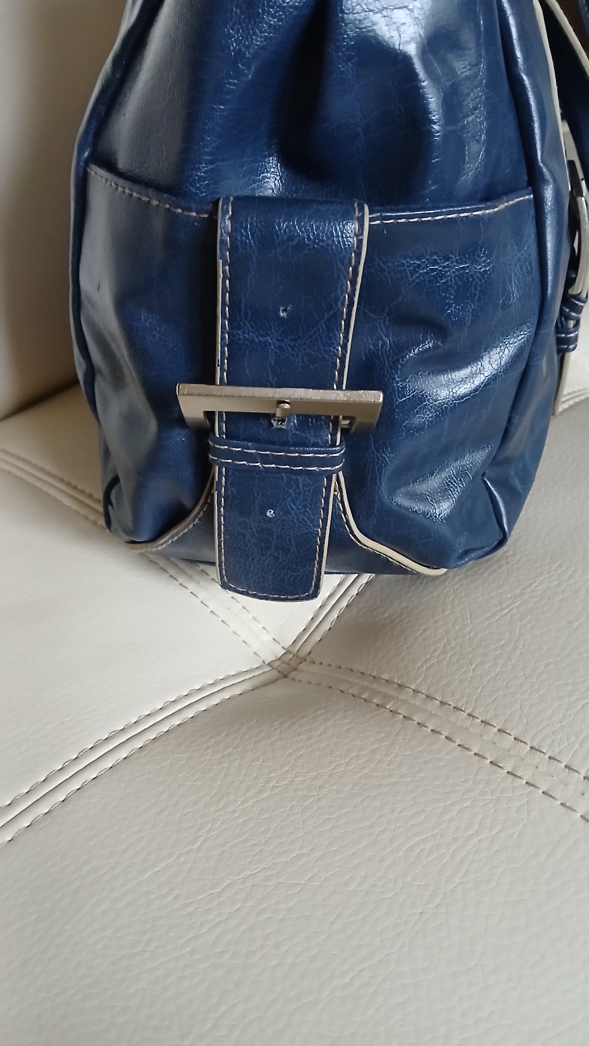 Kenneth Cole Genuine Leather Navy Blue Bag