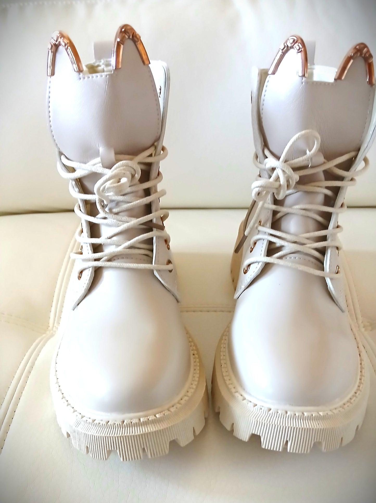 Ankle Creamy White Kitty-Ear Booties