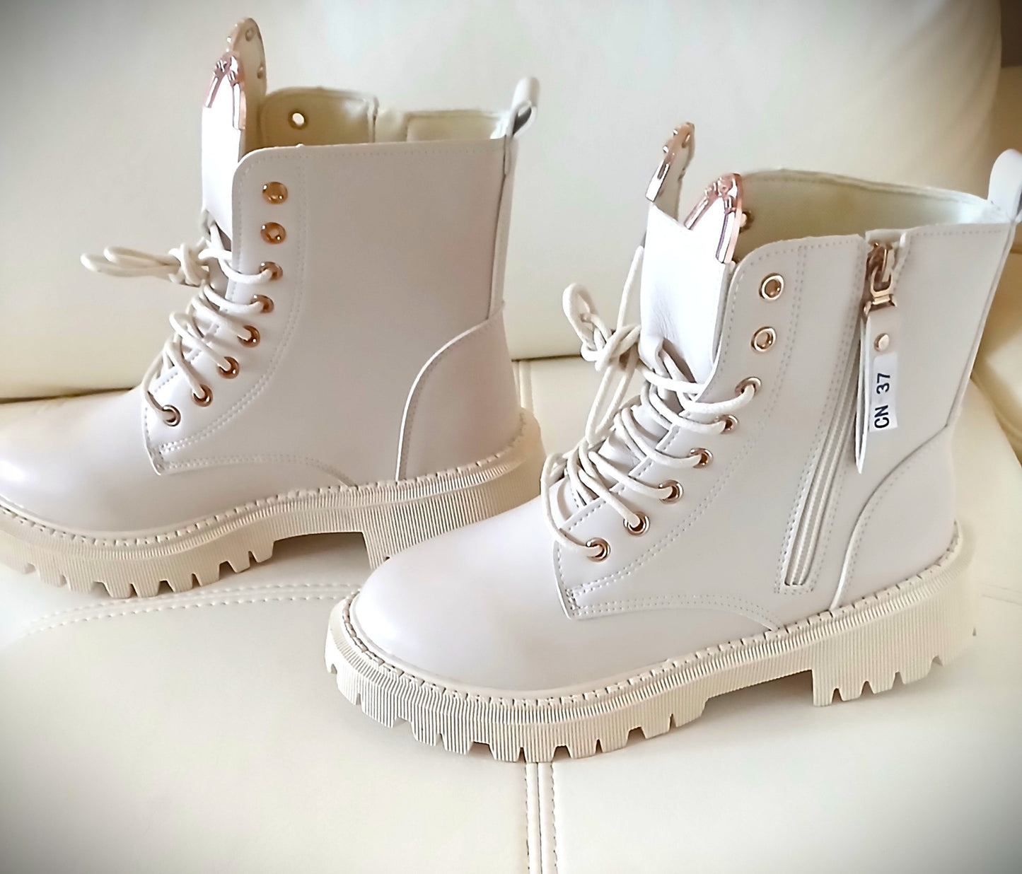 Ankle Creamy White Kitty-Ear Booties