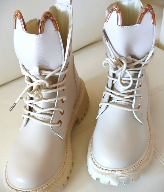 Ankle Creamy White Kitty-Ear Booties